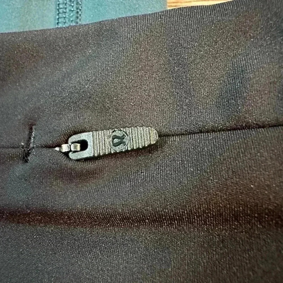 Lululemon Run The Day 7/8 Tight (25") Size 6 
Submarine /  Black - Picture 10 of 13